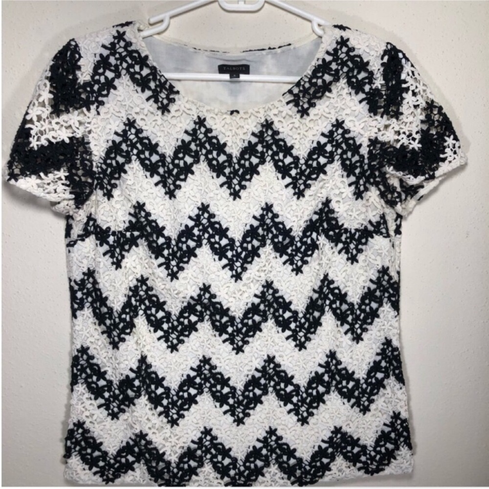 Preowned Talbots Women’s Embroidered Blouse Size 8 Chevron Black White Casual